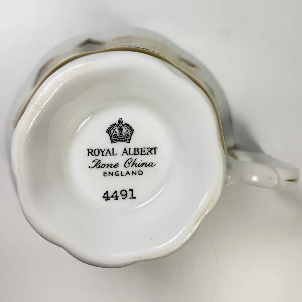 Royal Albert Vintage China Gold Trim Tea Cup Saucer, Excellent Condition - Picture 9 of 9
